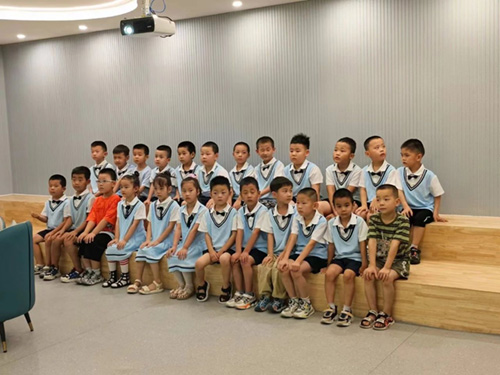 泰山区小脚印幼儿园走进泰安市青少年近视防控科普馆